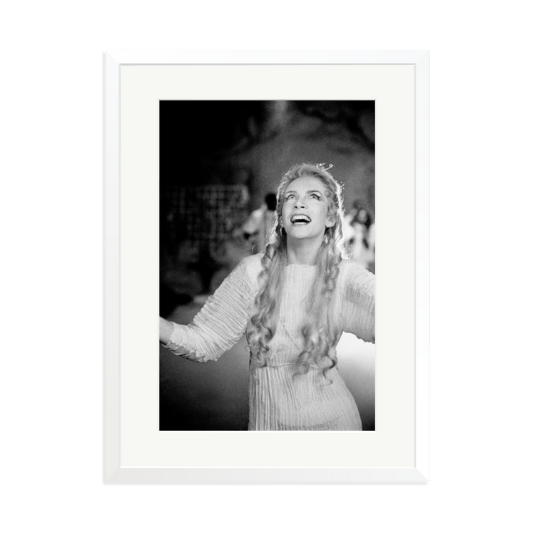 annie-lennox-angel-frame-3.png