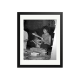 Elizabeth Taylor Browsing Magazines