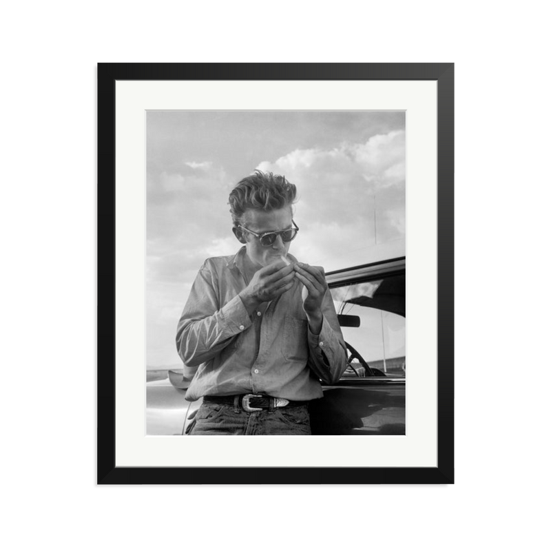 which side to light a cigarette Hand, cigarette pack hi-res stock photography and images - Page 4