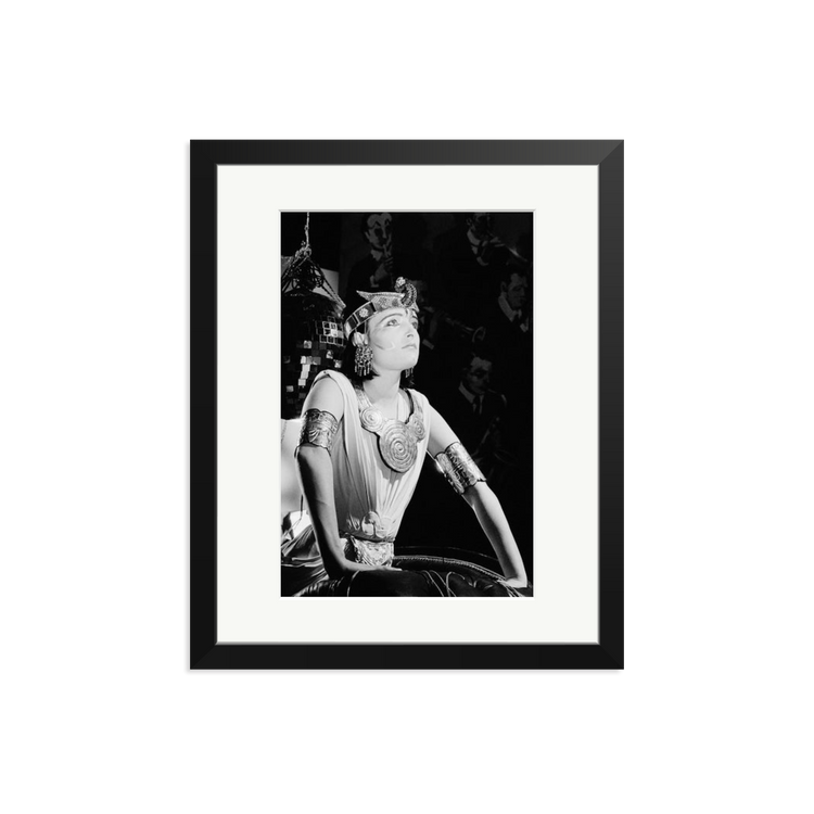 siouxsie-sioux-right-now-frame